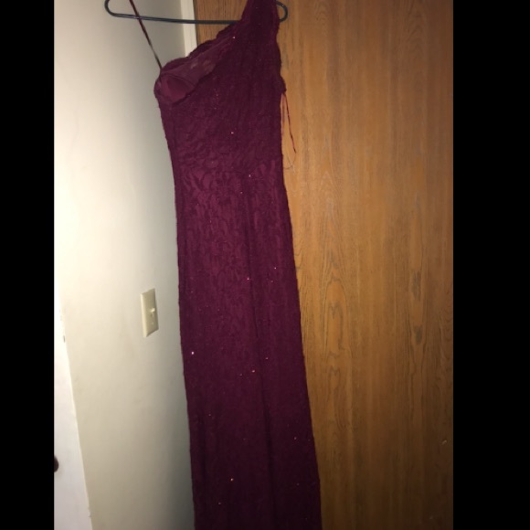 Long lace prom dress - Picture 2 of 5